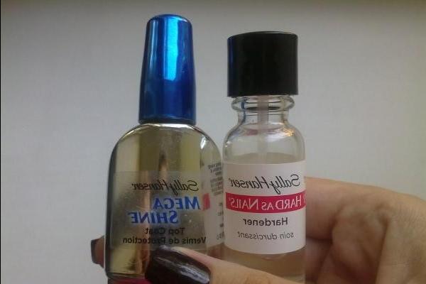 A couple of prolonging the life of my manicure Sally Hansen Hard as Nails hardener, Sally Hansen Mega Shine Extended Wear top coat - review