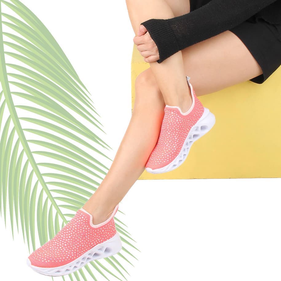 Sail Lakers - Bahar stilinde taş detaylı bez ayakkabılar öne çıkıyor😉

#kadınsporayakkabı #kadınmodası #bayanayakkabı #kadınayakkabı #ayakkabımodası