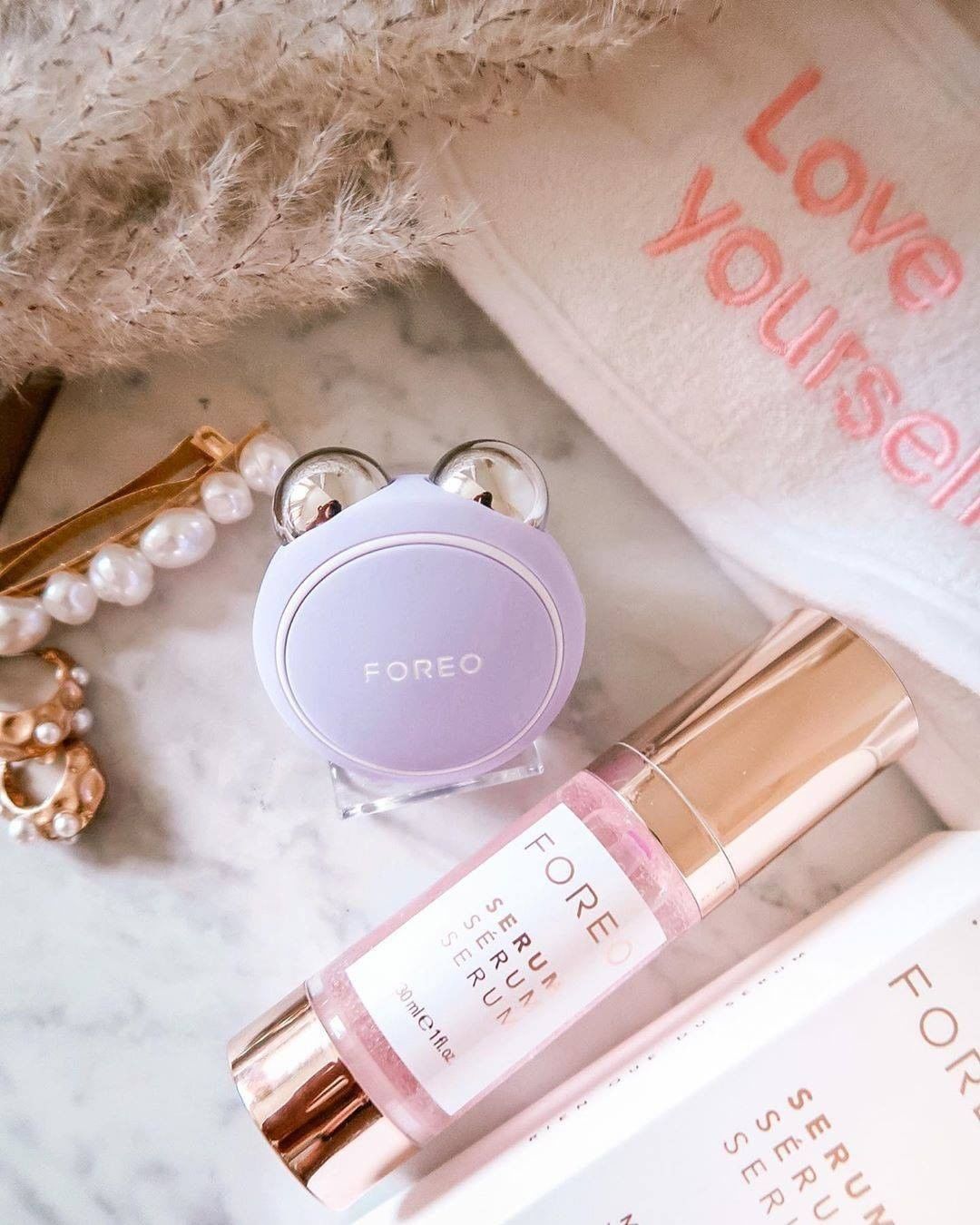 FOREO - The secret to keeping your face fit and firm is BEAR mini ✨

BEAR mini is particularly useful for toning up targeted areas. It features microcurrent facial toning & T-Sonic pulsations that tig...