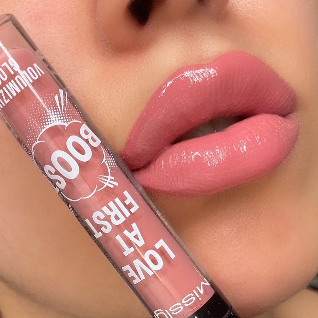 MISSLYN - Our Love At First Boost Volumizing Gloss No. 16 lives up to its name as @dentistafashionista proves! 💋 ⠀⠀⠀⠀⠀⠀⠀⠀⠀
⠀⠀⠀⠀⠀⠀⠀⠀⠀
#misslyn #misslyncosmetics #lipgloss #fulllips #popupyourmakeup #gl...