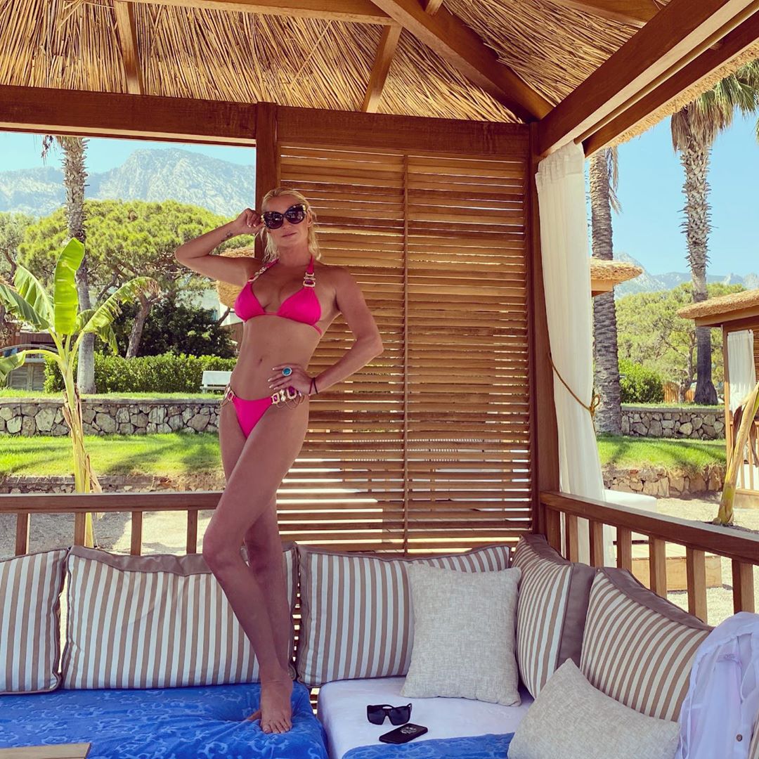 Анастасия Волочкова - Это фото вызовет больше интереса, чем мои фото с детьми и в творческом процессе.🩰 Поэтому щедро делюсь.😊 Мы прекрасно тут в Турции отдыхаем и наслаждаемся теплом, радостью, свобо...