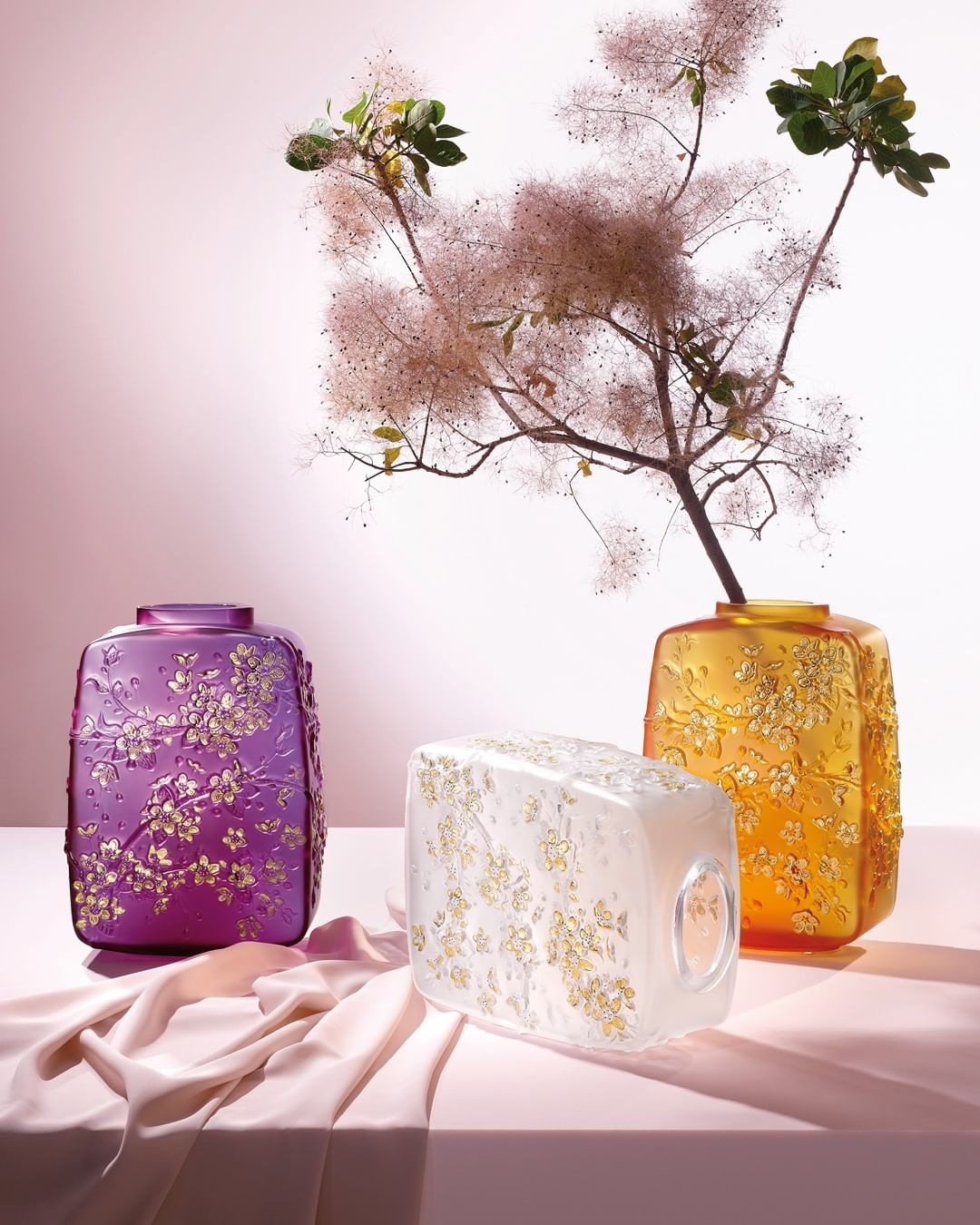 LALIQUE - The world-famous and wondrous blossoming of Japanese cherry trees inspired the design of the Fleurs de Cerisier vases. True masterpieces of interior decoration!
.
.
.
.
.
#botanica #laliqueb...