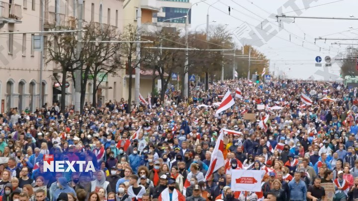 Настасья СамбурскАя - #ЖивеБеларусь 
А то говорят, студенты одни непуганые митингуют, проплаченные западом.