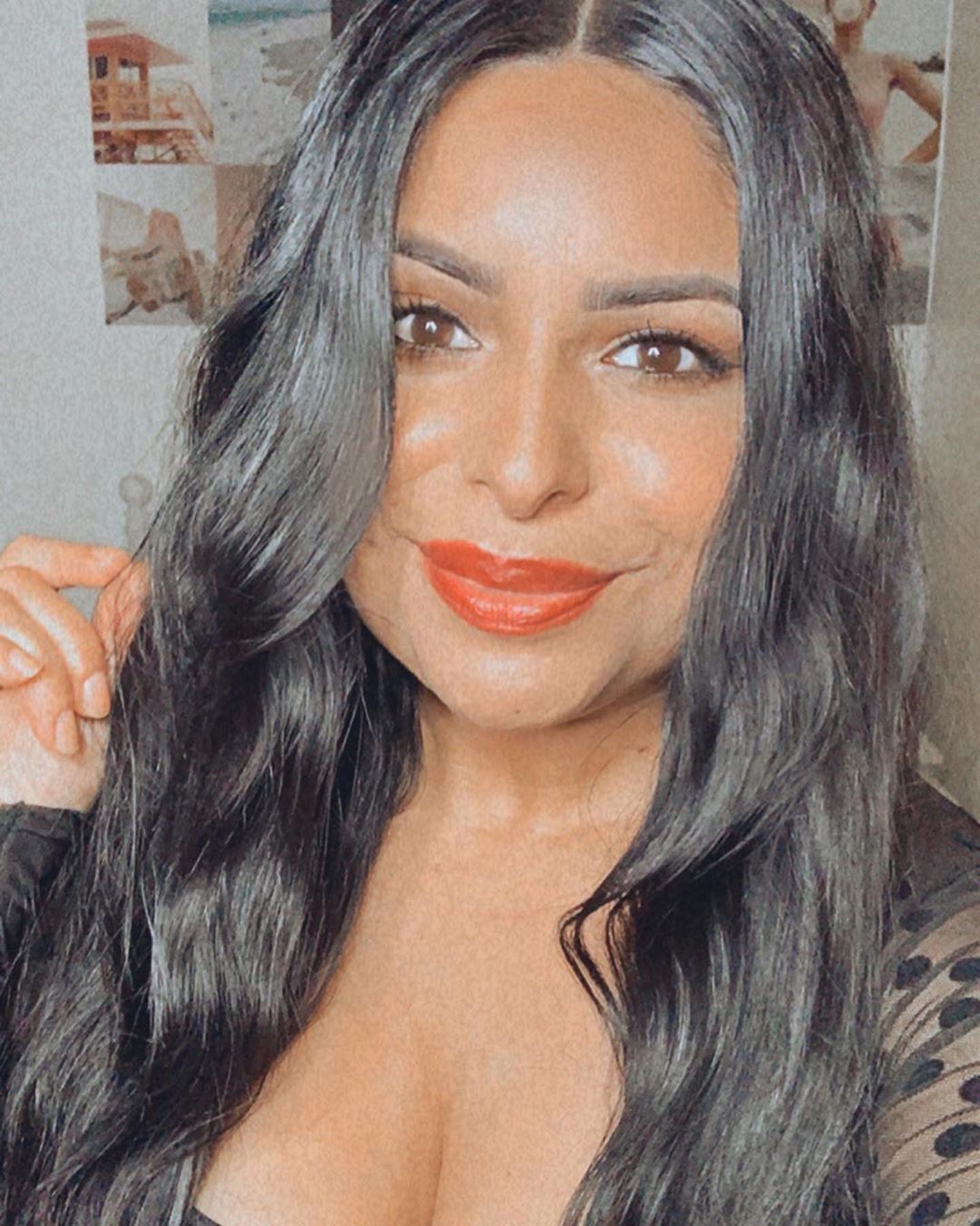 SexyHair® - 𝙎𝙩𝙮𝙡𝙞𝙨𝙩 𝙎𝙥𝙤𝙩𝙡𝙞𝙜𝙝𝙩: Gabriela Gutierrez⁣
via @voyagelamag ⁣
𝙒𝙚’𝙙 𝙡𝙤𝙫𝙚 𝙩𝙤 𝙝𝙚𝙖𝙧 𝙢𝙤𝙧𝙚 𝙖𝙗𝙤𝙪𝙩 𝙮𝙤𝒖𝒓𝙗𝙪𝙨𝙞𝙣𝙚𝙨𝙨.⁣
"I am a Professional, bilingual, freelance Makeup + Hair Artist. It’s very rewarding t...
