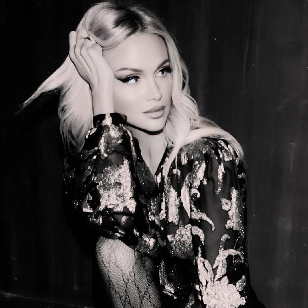 Victoria Lopyreva - Вчера прочитала новость: «Китайское приложение TikTok запускает альтернативную неделю моды Fashion month, в которой уже подтвердили участие биг бренды : мой любимый @ysl Saint...