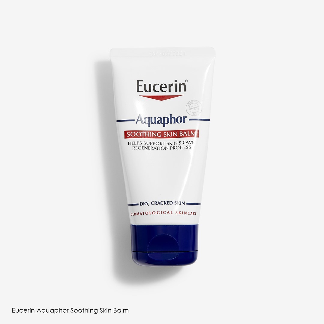 Escentual - "A healing balm, turned glowy highlighter, @Danielmartin iconically used @eucerin_uk Aquaphor as a beautiful glistening dewy highlight on the high points of Meghan Markles’s face for her w...