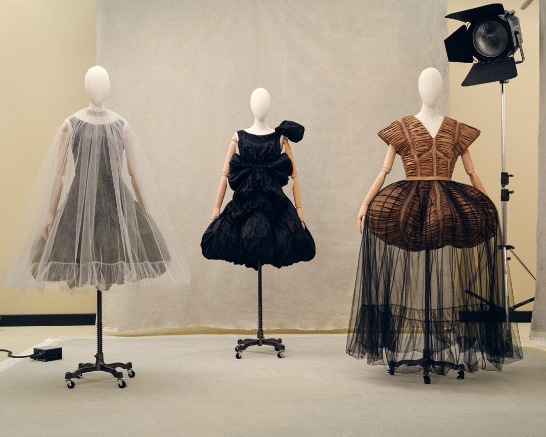 LOEWE - LOEWE SS21 Women's collection

The body looks almost lost in the item of clothing. Theatricality in shape suggests theatricality in poses. The wearer is a 'dramatis persona'. 

See more on loe...