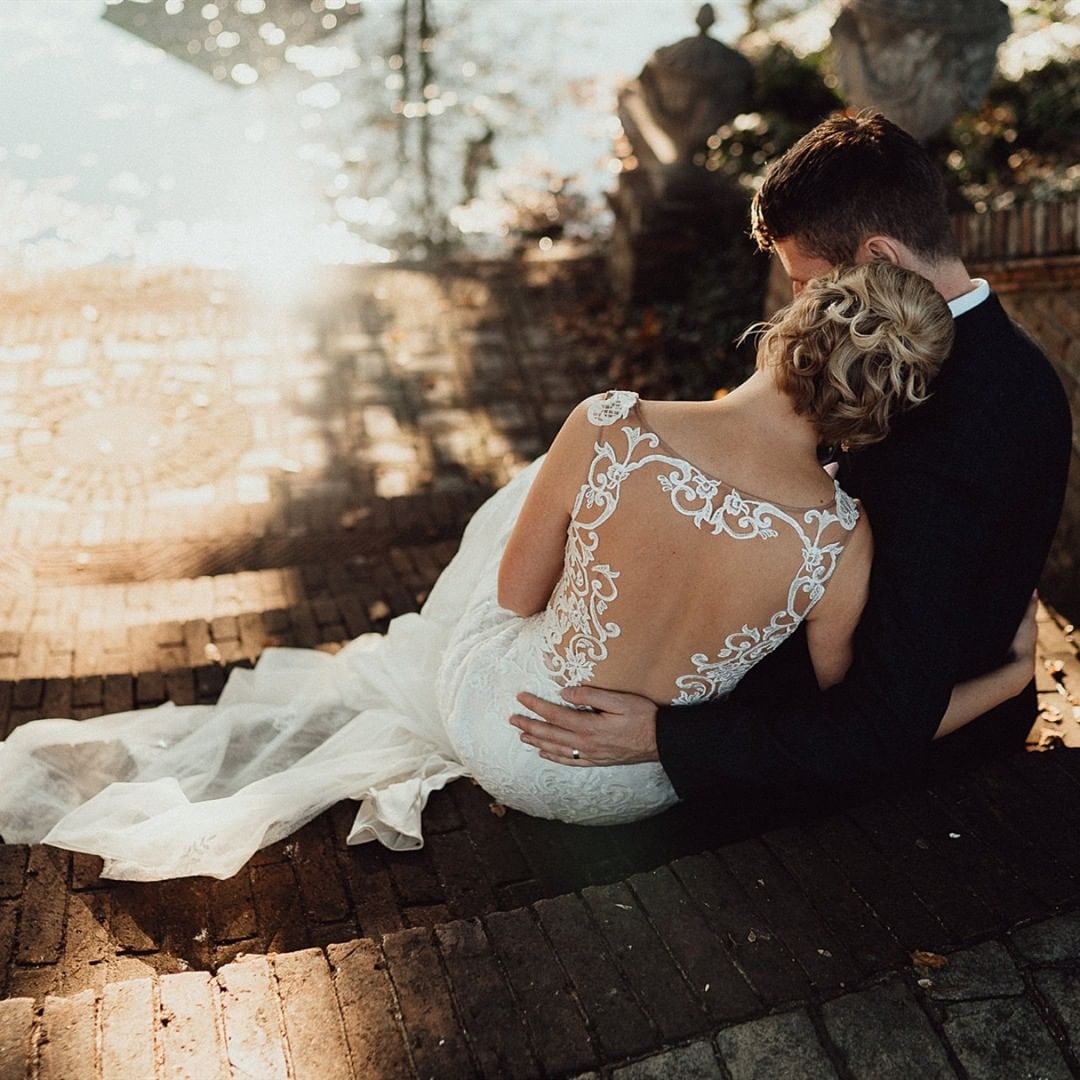 🎀𝗦𝗶𝗺𝗽𝗹𝗲-𝗗𝗿𝗲𝘀𝘀 - Life has taught us that love does not consist of gazing at each other, but in looking outward together in the same direction.

#wedding #cutecouples #cute #love #picoftheday #instapic...