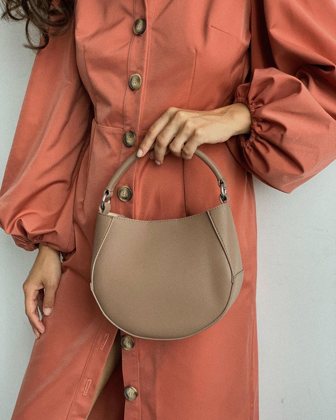 Mario Berluchi - Идеальная сумка из натуральной кожи лаконичного и стильного дизайна♥️
Стоимость: 6990₽ (вместо 8490₽)
Артикул: #13_4043_22