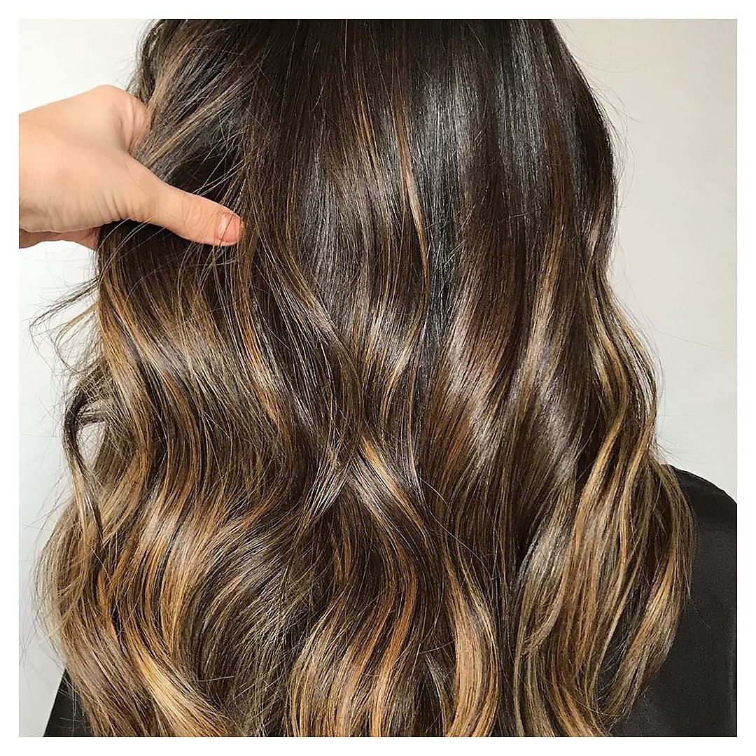 L'Oréal Professionnel Paris - Hair by @barbararabelo_ 🇧🇷
.
🇺🇸/🇬🇧 Would you fall for the French Balayage?
It is the lightening service that you can only get in salon.
French Balayage is more than just...