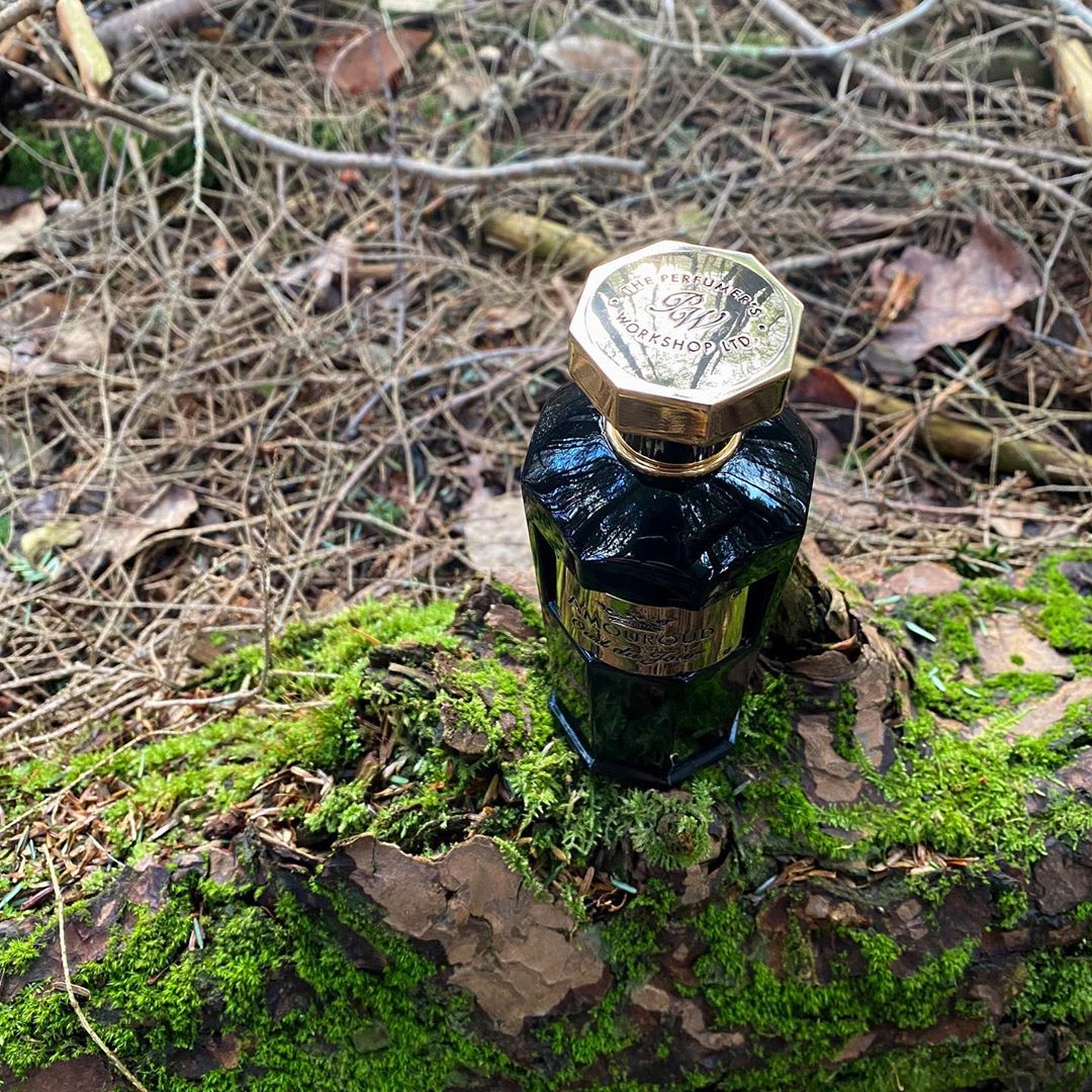 Amouroud Parfums - Oud du Jour is a masters creation, where its many ingredients are seamlessly integrated with the rich oud into a magnificent, soft and sunny perfume. It remains a beautiful and disc...