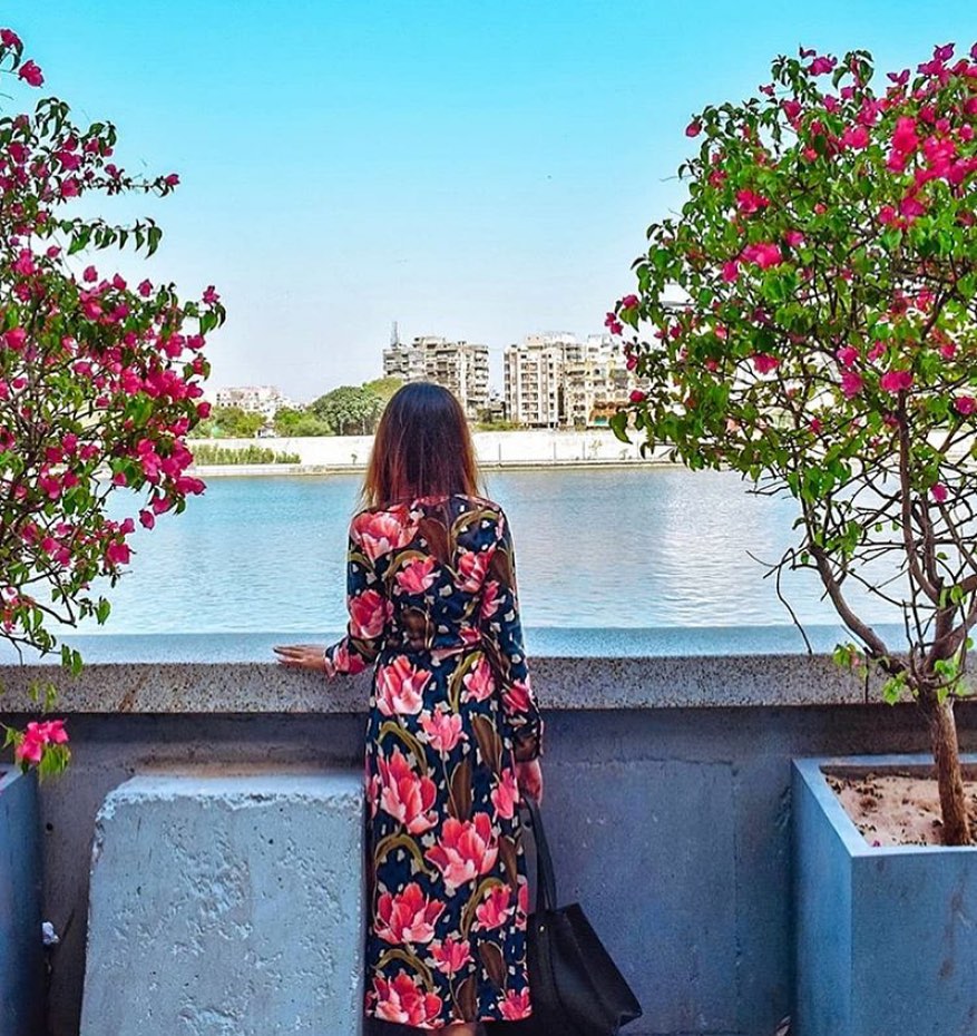 The Label Life - #TheLabelDiaries: @katie61189 looks picture perfect in our Midnight Spring Shirt Dress against the backdrop of the serene riverfront. We absolutely love! 
 
Link in bio to shop her lo...