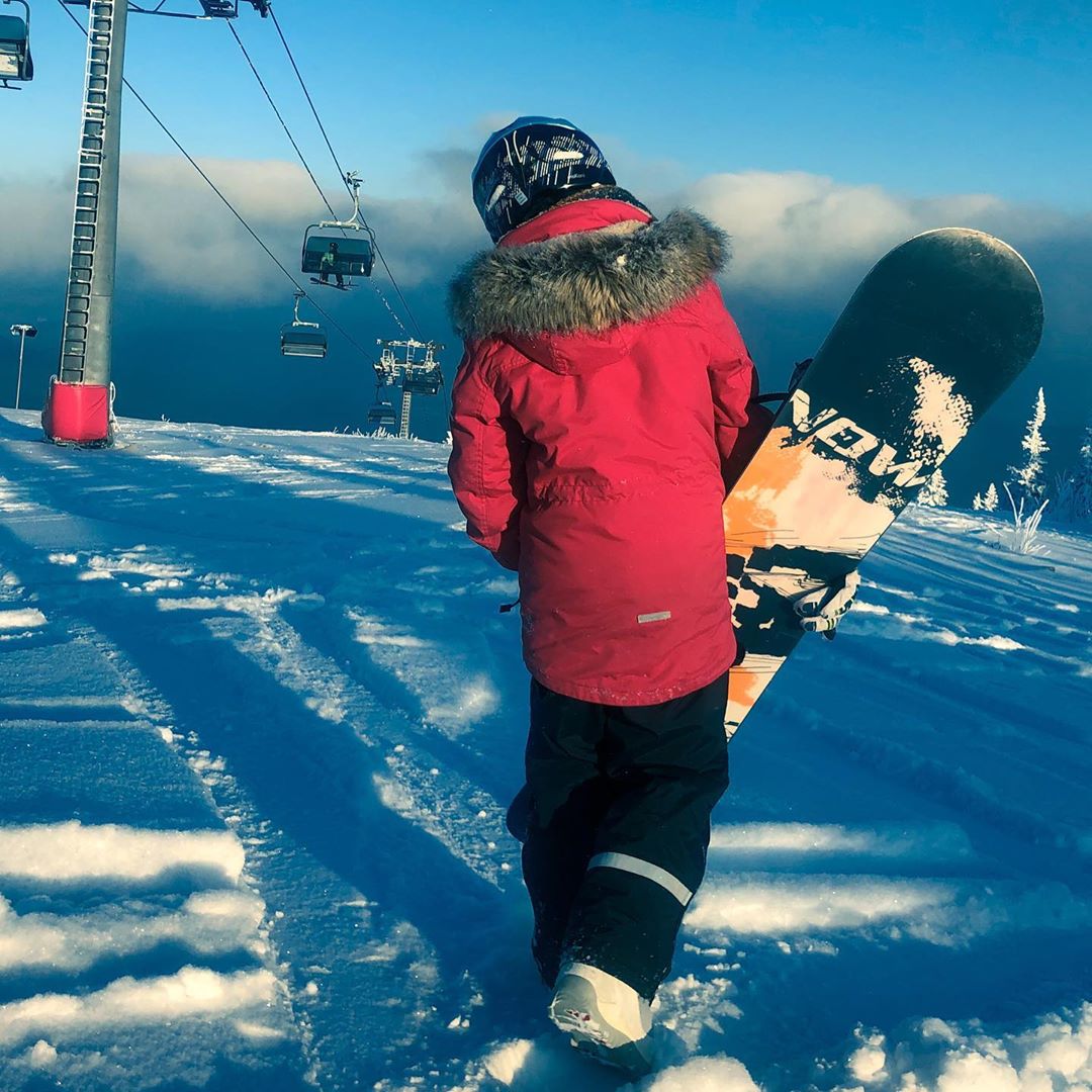 Наталья Чуйко - Мой смелый мальчик❤️⠀
⠀
Гонял с высоченных гор!🏂🏔
⠀
А вы что предпочитаете? 🏂 или ⛷?))😎⠀
⠀
Ну и не могу выбрать какая фотка лучше🙈 Какая вам больше нравится?😜⠀
⠀
#шерегеш2020 #шерегеш#...