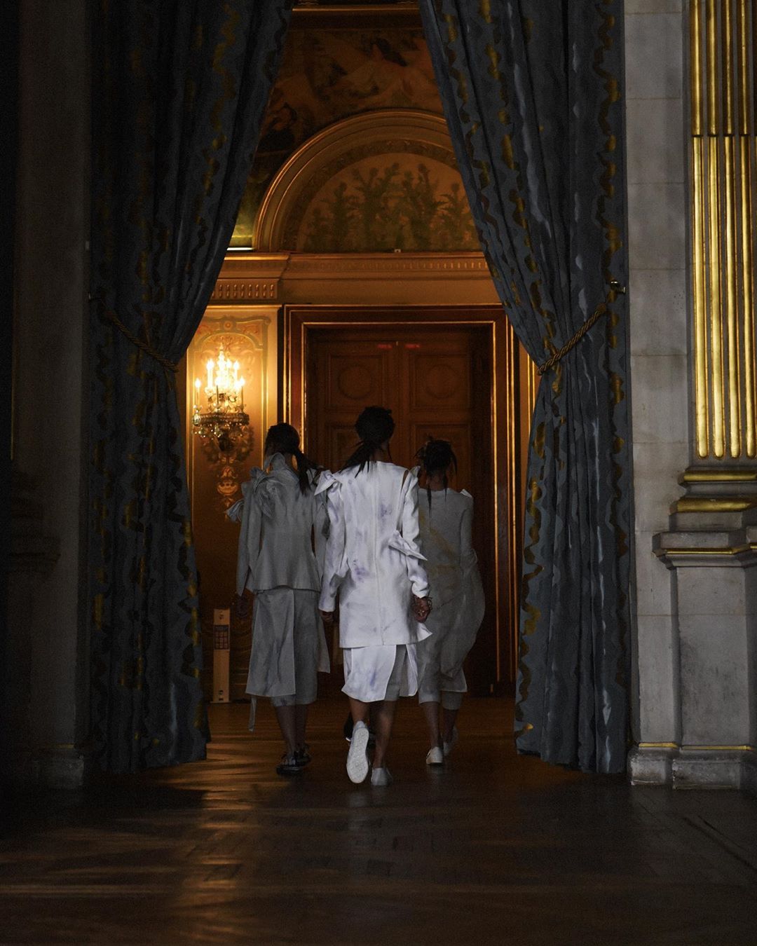 Yohji Yamamoto - Yohji Yamamoto Spring/Summer 2021 
Backstage pictures by @elise_toide 

#YohjiYamamoto #SS21 #PFW