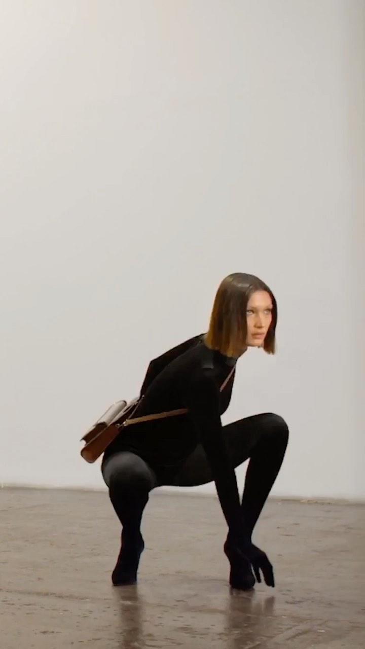 Burberry - A contrast of reality and fantasy, @BellaHadid is captured by @InezAndVinoodh for #ThePocketBag 
.
‘It was so amazing to see Bella Hadid bring this to life as the panther. She has this fier...