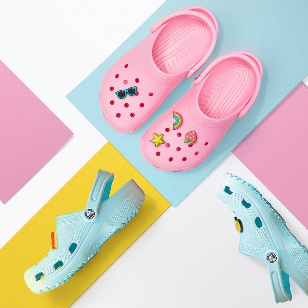 Crocs Russia - Пасмурной погоде не испортить настроение, когда на тебе солнечные сабо ☀️
⠀
#crocs #crocsru #крокс