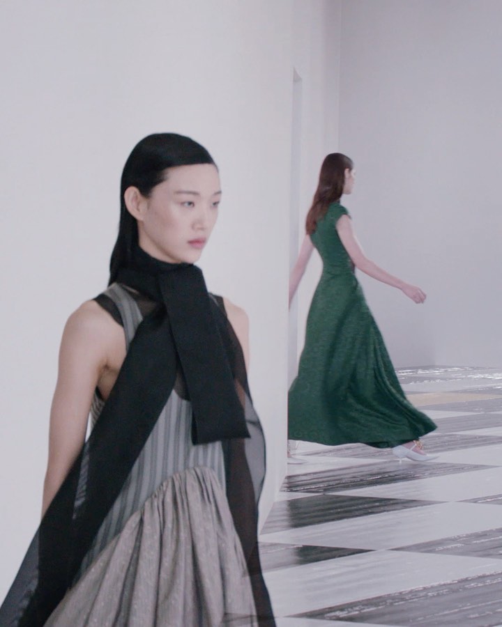 LOEWE - The LOEWE FW20 Women's collection is an exploration of silhouette and texture, looking for new ways to work with craft. The opulence of fabric and the dramatic grandeur of the lines convey ide...