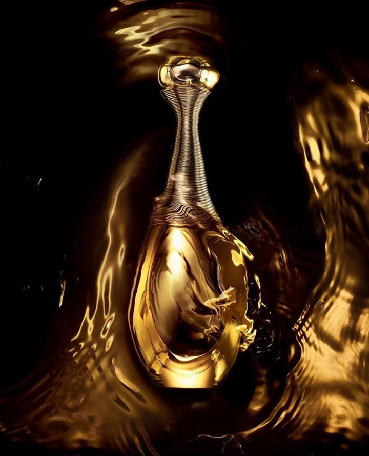 Xpressions Style - A sensuous golden bath where the iconic J’adore Eau de perfume strikes an artful balance between sensuality and freshness, evoking the finest flowers from Grasse. The final touch in...