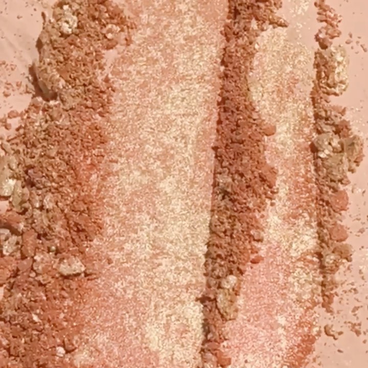 DOSE of COLORS - HIGHLIGHTER MIXOLOGY 101;
MELONADE + MILK N' HONEY 💖
⠀⠀⠀⠀⠀⠀⠀⠀⠀
#doseofcolors #highlighter #crueltyfreebeauty
