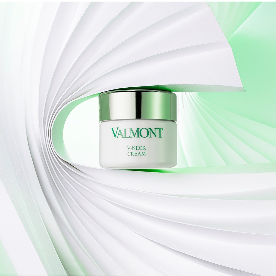 Valmont Official Account - Youth from within… V-Line Lifting Cream fills and smoothes wrinkles. 5 actions on 5 key aging factors, concentrated to the 5th power: smile 5 times more as you rediscover yo...