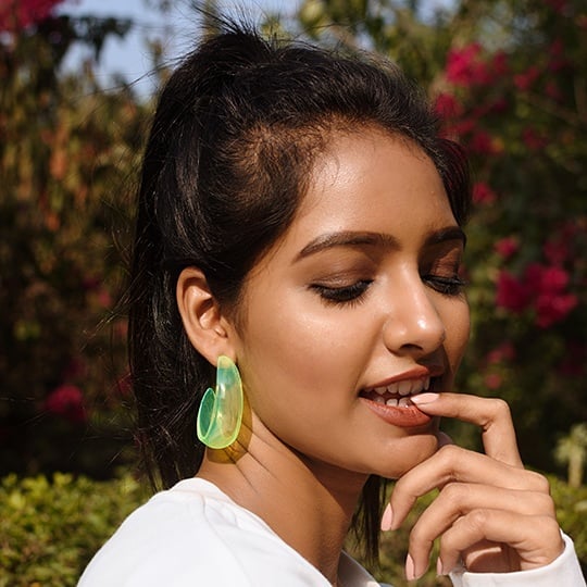 Lifestyle Store - Bring back the 90's with a hint of neon to add to your look and inject some color with these resin clear hoop earrings from Toniq, available at Lifestyle.
.
Tap on the image to SHOP...