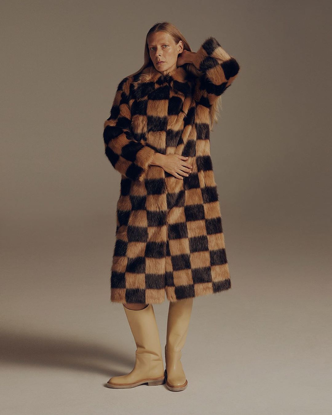 MATCHESFASHION Woman - Wrap up for days spent outdoors with cosy coats from @standstudio.official. Oversized in silhouette, this checkered piece lends a 1960s mood to our edit of playful outerwear.
He...