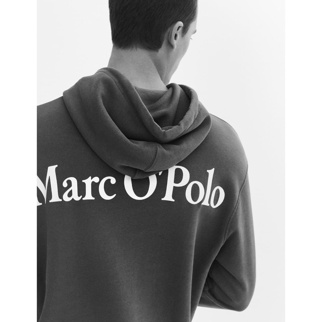 Marc O'Polo - Big. Bold. Black print. The new eye-catching signature prints. #marcopolo #followyournature #archivecode #sustainable