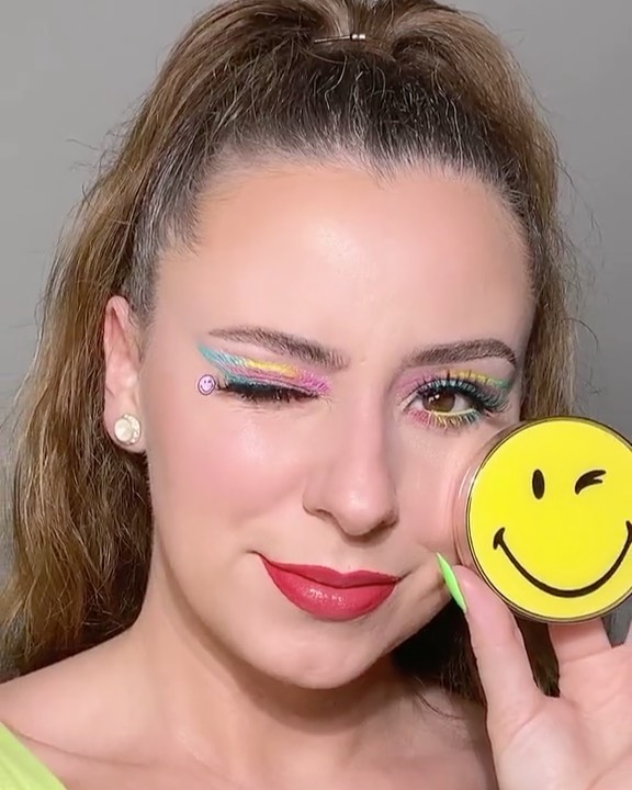 Ciaté London - Saturday Smiles ☺️ with @roseandben using our #ciatexsmiley collection to create this mood-boosting look 😍🙌 #ciate
