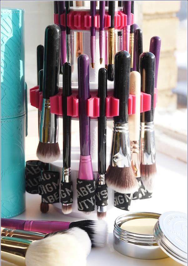 Bdellium Tools Cosmetic Brush Cleanser with cleaning pad - удобное и эффективное очищение кистей9 7b6774_lbox.jpg