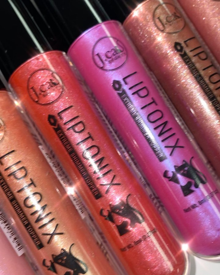 J. Cat Beauty - Shimmer heaven much?✨✨✨ I’m not drooling... you are!🤤
.
.
.
#jcat #jcatbeauty #liptonixextremeshimmertopper #lippies #lipgloss #liptopper #beauty #makeup #lipgloss #shimmer #makeupdoll...