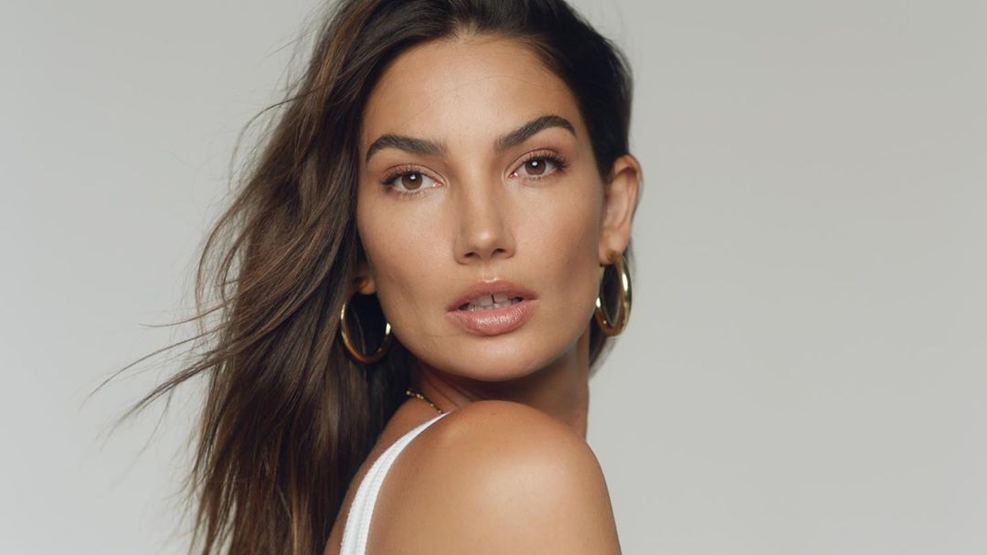 Lily Aldridge - Multitasking as a Model &  Mom is a whole lot easier with my @luxurycard 🥰 #LuxuryCard #Blackcard #AD