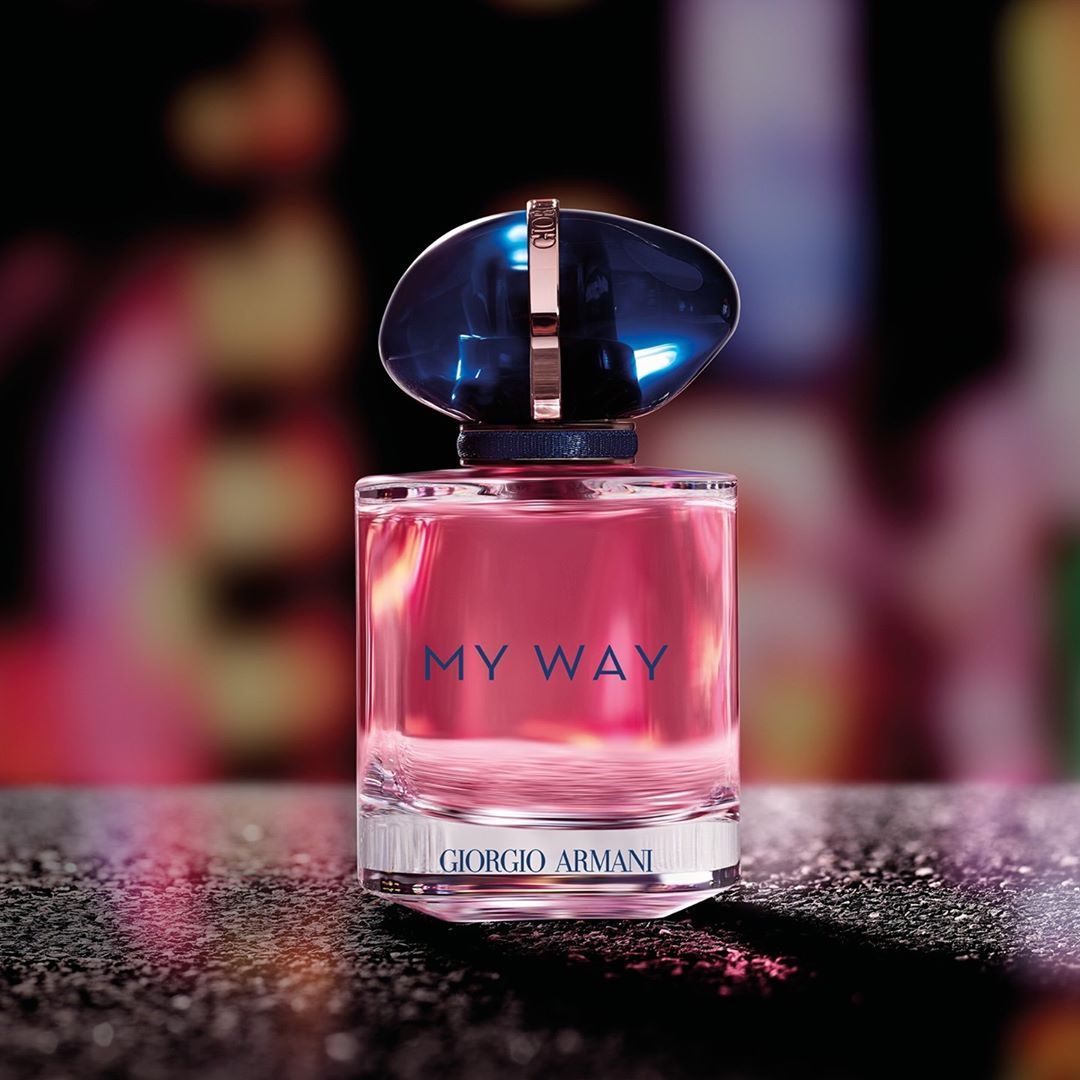 Armani beauty - Follow your own way. The shimmering gold ring encircling the deep blue stone of MY WAY's cap symbolizes your unique path. 

#Armanibeauty #ArmaniMyWay #IAmWhatILive #fragrance