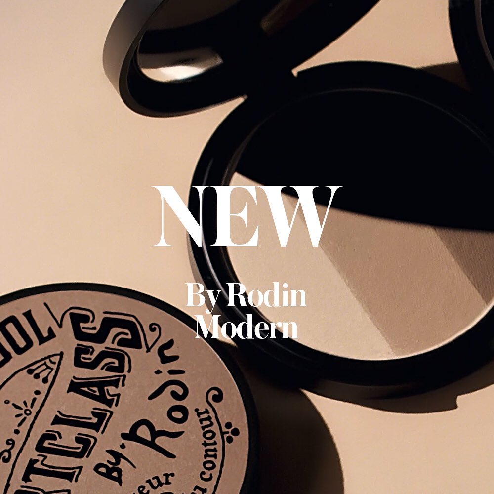 투쿨포스쿨 - ⠀
믿쓰템 2번째 명작, 
#바이로댕쉐딩 New Color #모던 출시✨
⠀
✔쿨톤 컨투어링 최적화
✔3색 뉴트럴 그레이 구성
✔한번의 터치로도 또렷한 #그림자쉐딩 연출
⠀
#투쿨포스쿨 온/오프라인 작업실과 
올리브영에서 만나봐!