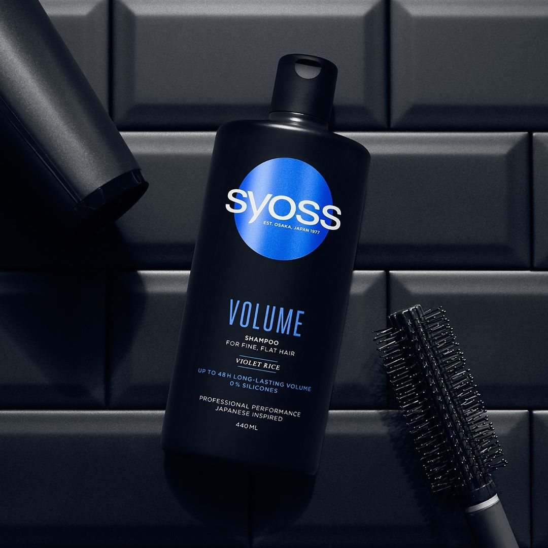 Syoss - Anti-falling-flat-effekt! 👊 New SYOSS Volume
Shampoo gives you up to 48H of long-lasting
volume. Comment 🖤 if you are also a #volumelover ! 
#syoss #getsyossed
.
.
.
#carerelaunch #syosscare #...