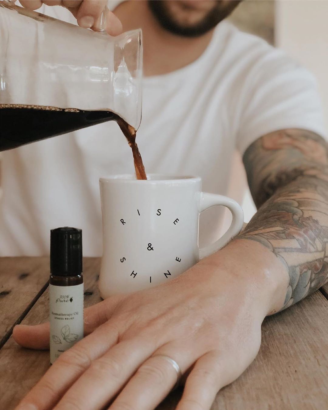 100% PURE - Aaaand, we’re back to Monday... ✨☕️ Rise and shine, #cleanbeautycommunity! Who’s starting the week with our Aromatherapy Oil?

#KeepCalmStayPure #aromatherapy #aromatherapyoil #cleanbeauty...