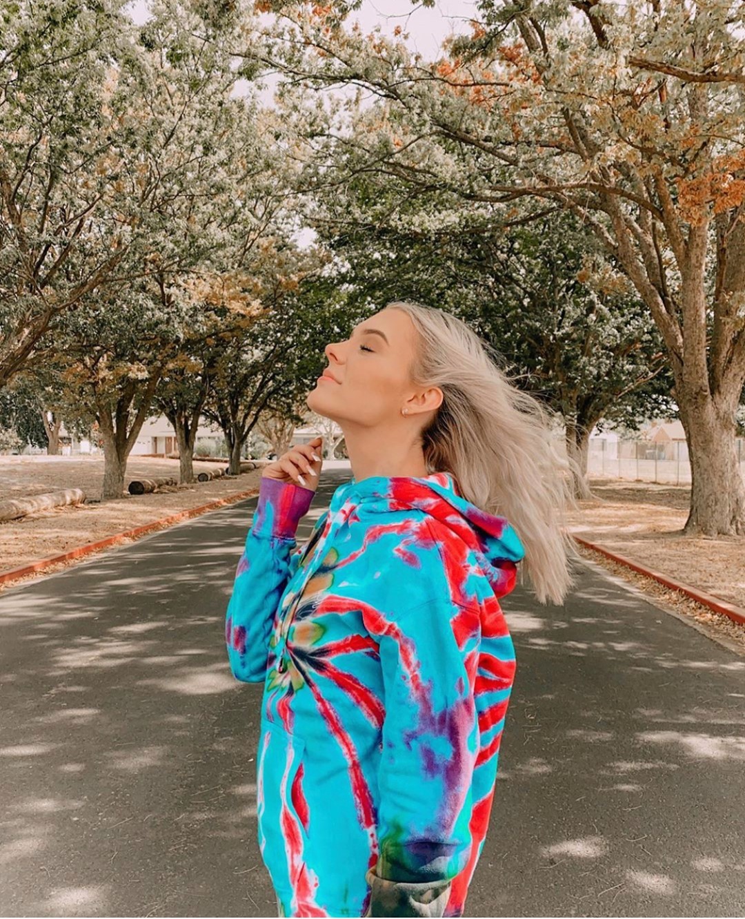 Ivory Ella - Fall? That you? It's no secret that we're seriously here for sweater (or hoodie) weather. Click our link in bio for all your oversized sweatshirt needs 👍🏼 #IEForMe #Fall2020 #GoingPlaces...