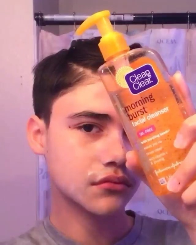 Clean & Clear - @glowbyjuan ‘s out here having a MOMENT with his morning routine 🙌