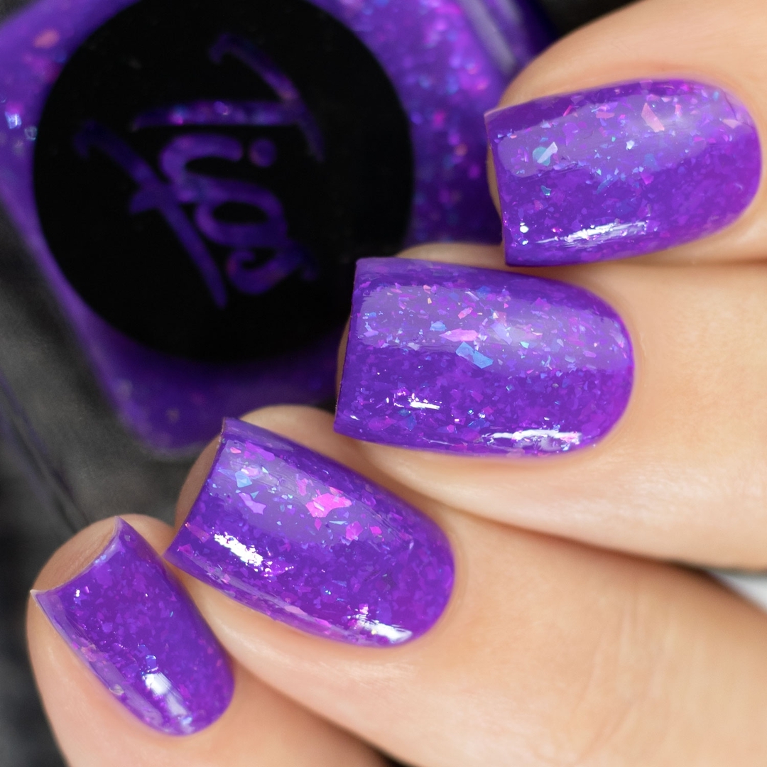 Dlegend - 🔮 Tips Sage из цветочной коллекции @tipsnailpolish в наличии на Dlegend.ru. Яркий летний лак напоминает цветы шалфея.
⠀
Лак для ногтей представляет собой фиолетовое крелле, наполненное множе...