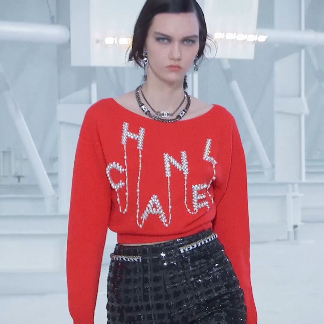 CHANEL - Statement embroideries — the CHANEL Spring-Summer 2021 Ready-to-Wear collection, imagined by Virginie Viard and captured in motion at the Grand Palais in Paris.
See all the looks on chanel.co...