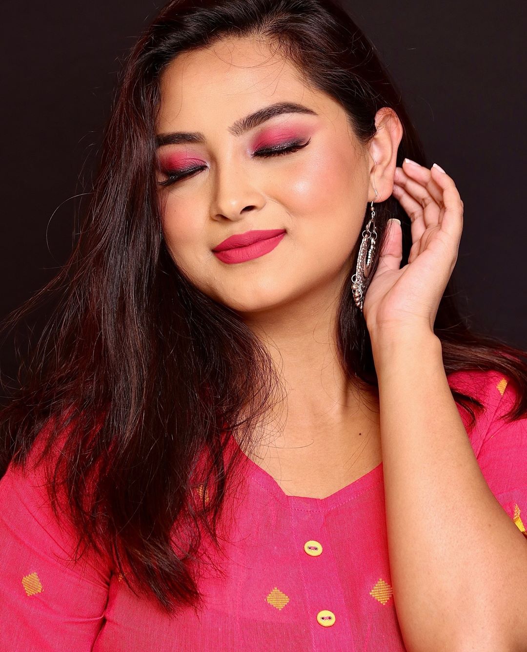SUGAR Cosmetics - Painting the town pink! 💖⁠
In frame: @ragini_pradhan99⁠

🚨Gentle reminder to participate in our month-long CONTEST🚨
Rules:
1. Upload a picture of you wearing pink makeup (Example: pi...