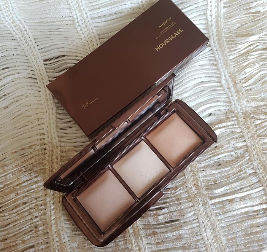 Набор подсвечивающих пудр для лица Hourglass Ambient Lighting Palette