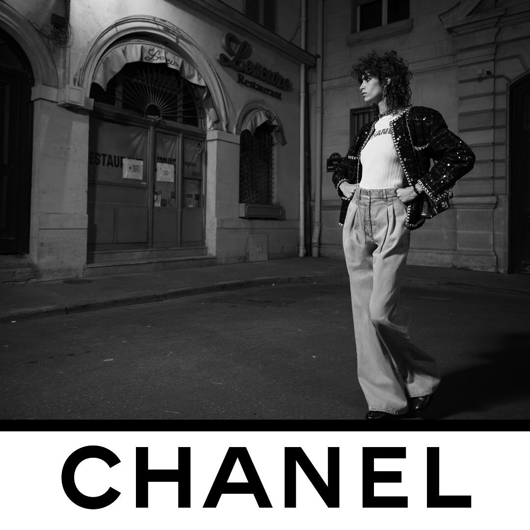 CHANEL - EXTERIOR: STREET.
A hint of flamboyance — Mica Argañaraz wearing the CHANEL Spring-Summer 2021 Ready-to-Wear collection. Part of a series of 12 scenes photographed by Inez & Vinoodh.

#CHANEL...