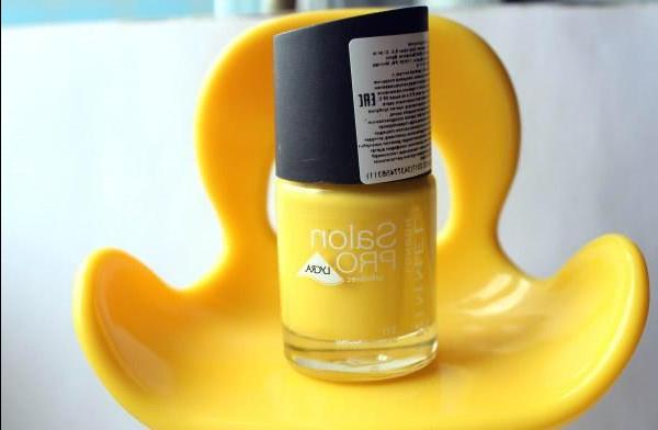 Yellow is Rimmel Salon Pro Spring Yellow - review