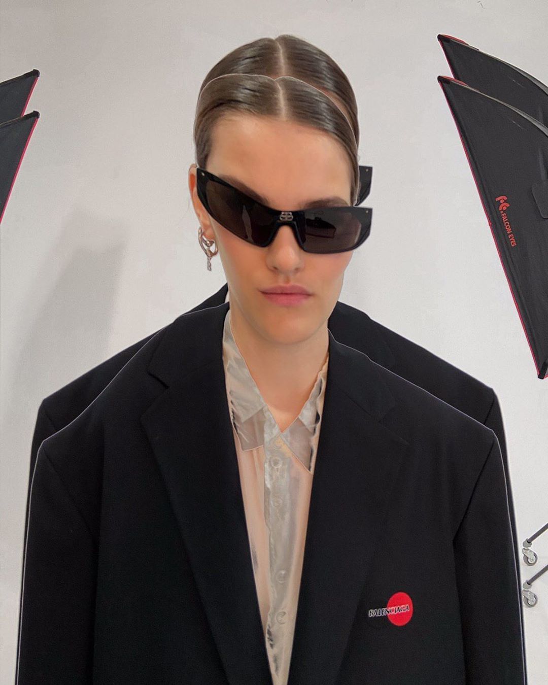 SVMOSCOW Online Concept Store - Очки, серьги и жакет Balenciaga

Sunglasses, earrings and blazer by Balenciaga

#svmoscow #balenciaga