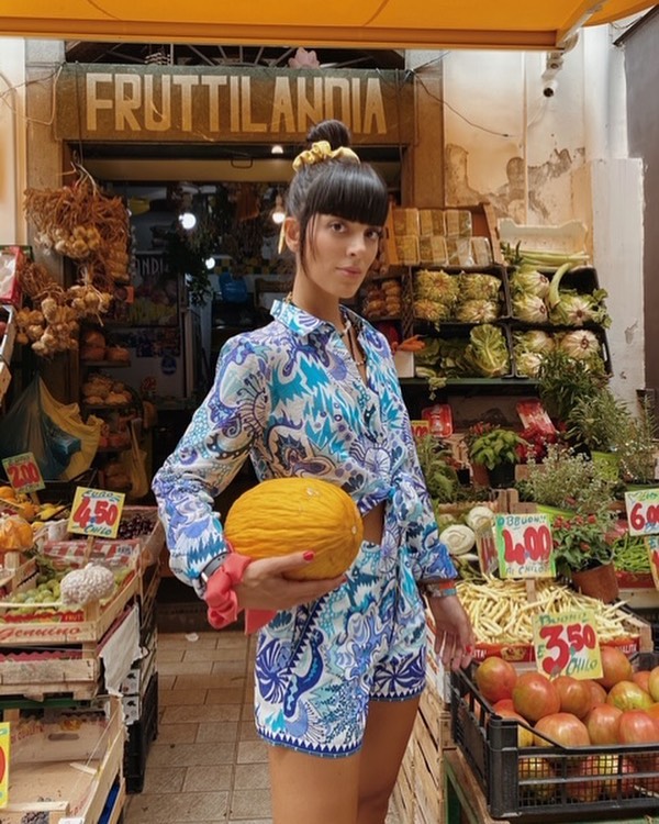 YOOX - Al Mercato Amalfi style from @lauracomolli's point of view! Discover more about her journey on stories #CiaoItalia 🇮🇹