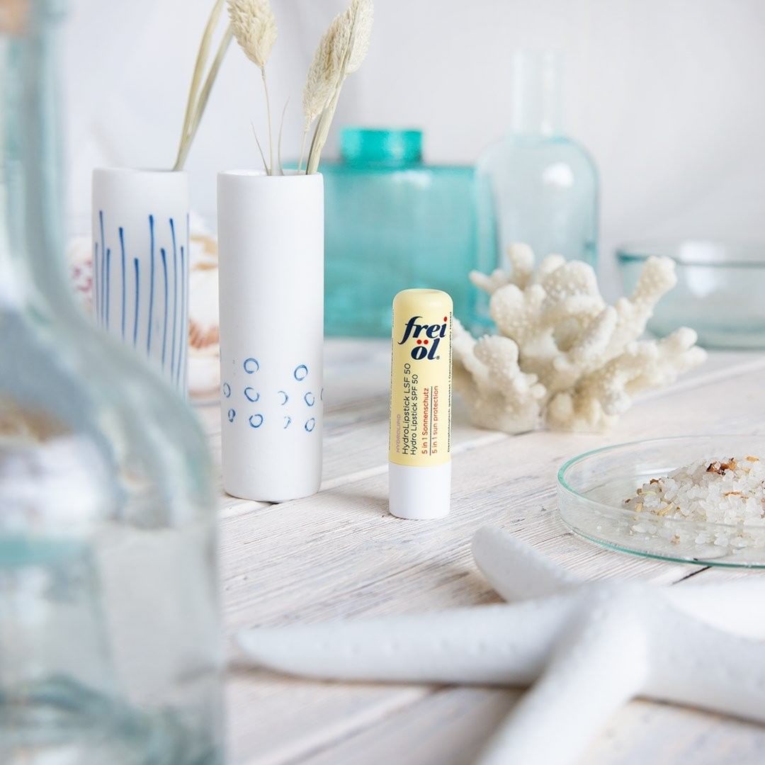 frei öl® - Durchschnittlich 76 Tage unseres Lebens verbringen wir mit … ? Küssen! Nicht nur am heutigen Welt-Kusstag sind gepflegte Lippen deshalb wichtig. Mit dem 5-in-1 HYDROLIPID HydroLipstick LSF...