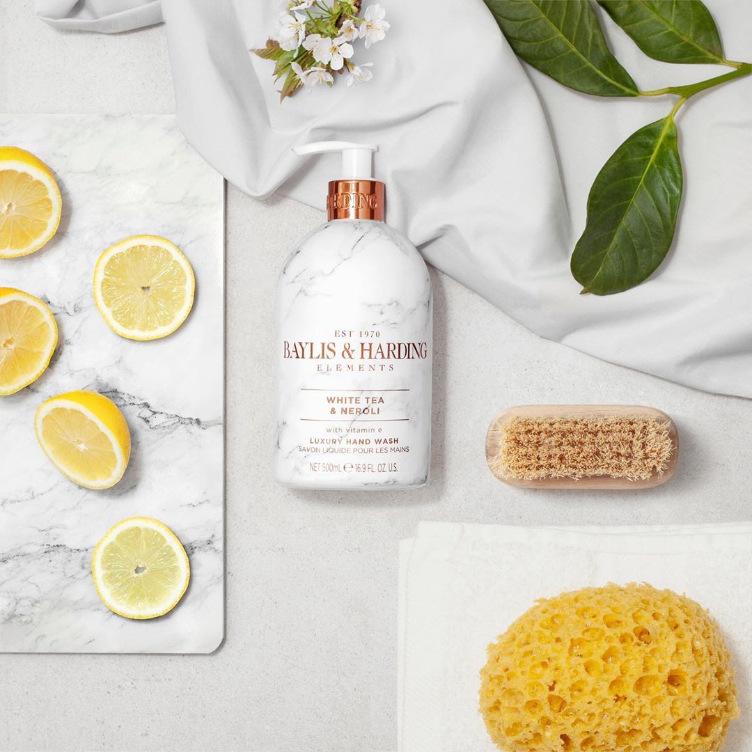 Baylis & Harding - Create a contemporary and stylish space in your home with our Elements White tea and Neroli hand wash. Designed to be beautiful both inside and out, this collection is the perfect f...