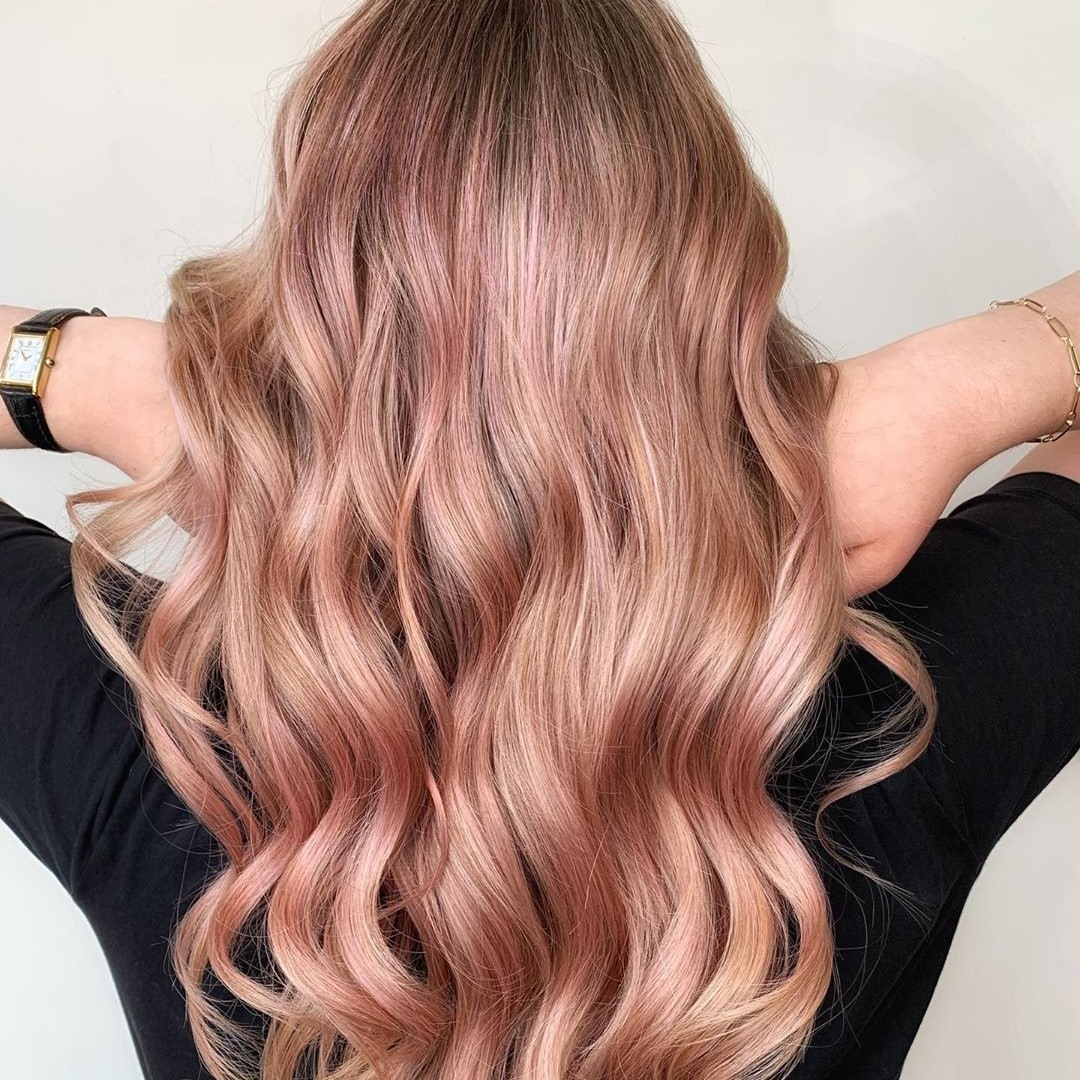 Schwarzkopf Professional - 🌸POWDER PINK 🌸

*Formula* 👉 @hairbyijf_amsterdampainted a full head of #babylights with #BLONDME Bond Enforcing Premium Lightener 9+ (2% Developer).
•
#shadowroot: IGORA VIB...