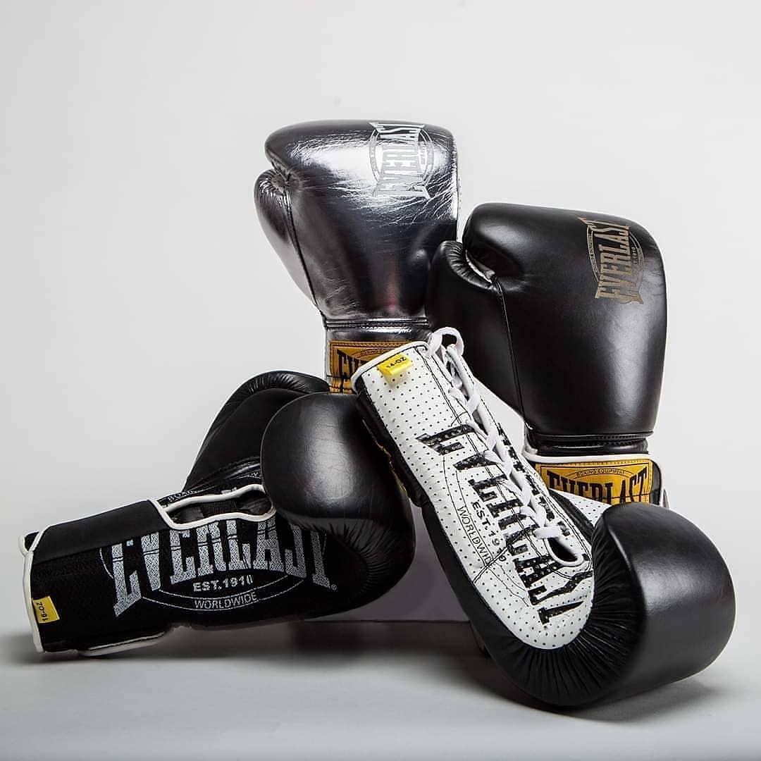 ROCKY-SHOP - Профессиональные боксерские перчатки Everlast 1910. Сделаны из кожи премиального качества с применением самых передовых технологий. Есть варианты на шнуровке и липучке. Цена со скидкой по...