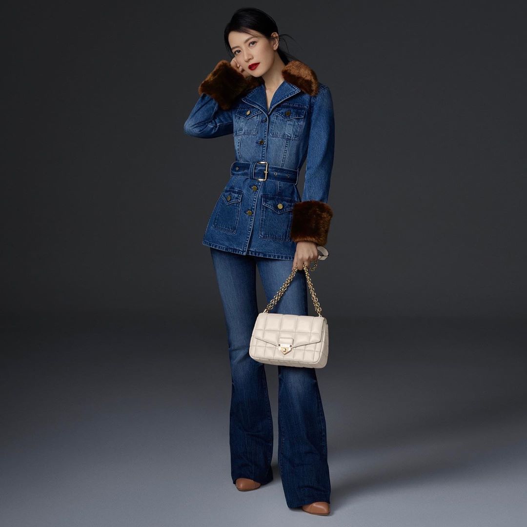 Michael Kors - Head-to-toe chic: our new ambassador @Gaoyuanyuan_gyy models fall’s most-loved styles (including our Soho bag!)
#MichaelKors